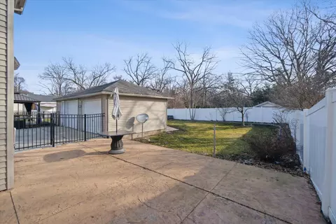 Exterior - 411 Seventh St, Jackson, MI 49201 photo 7 of 17