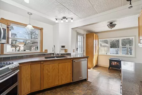 Kitchen - 411 Seventh St, Jackson, MI 49201 photo 1 of 9