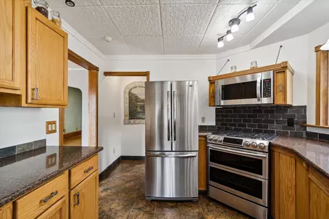 Kitchen - 411 Seventh St, Jackson, MI 49201 photo 4 of 9