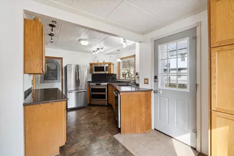 Kitchen - 411 Seventh St, Jackson, MI 49201 photo 7 of 9