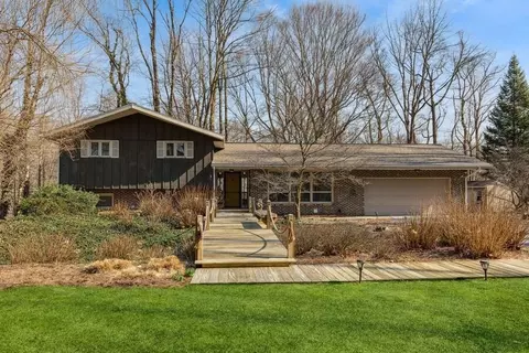 4863 Woodland Dr, St. Joseph, MI 49085