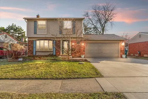 39523 Winesap St, Plymouth, MI 48170