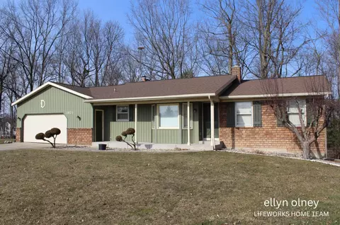 1931 Fawnwood Ct SE, Kentwood, MI 49508