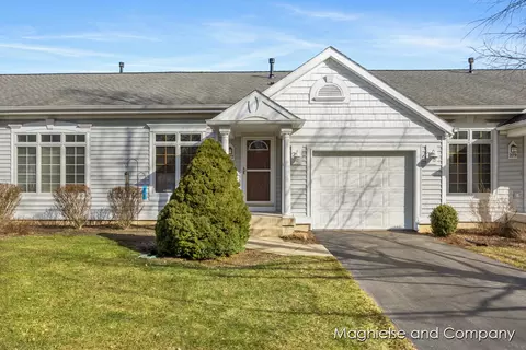 277 Shoreside South Dr S, Grand Rapids, MI 49548