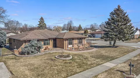 2625 Purcell Dr, Sterling Heights, MI 48310