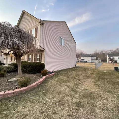 39016 Commons Dr, Romulus, MI 48174 photo 2