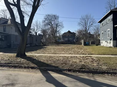 1012 Woodbridge St, Jackson, MI 49203