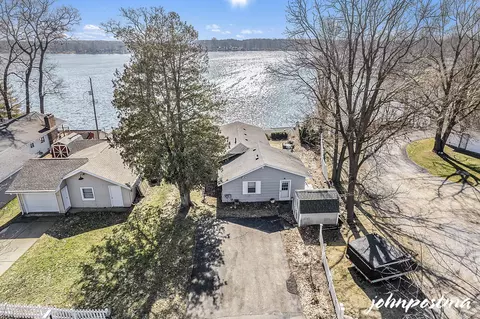 6745 Golf Side Ct, Saranac, MI 48881