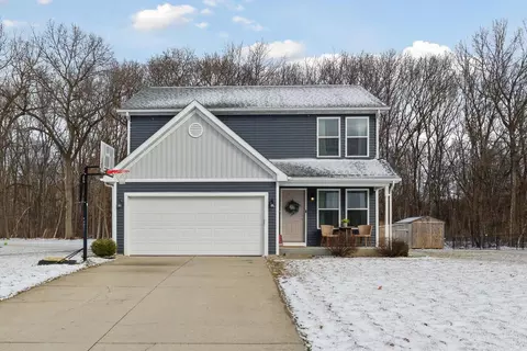 69673 Fox Xing, Edwardsburg, MI 49112