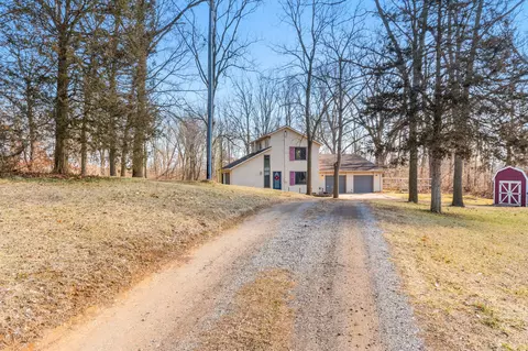 Exterior - 7149 Bayview Rd, Jackson, MI 49201 photo 2 of 10