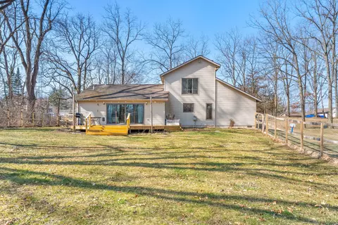 Exterior - 7149 Bayview Rd, Jackson, MI 49201 photo 7 of 10