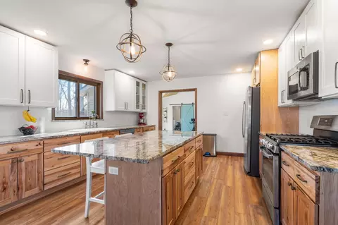 Kitchen - 7149 Bayview Rd, Jackson, MI 49201 photo 3 of 6