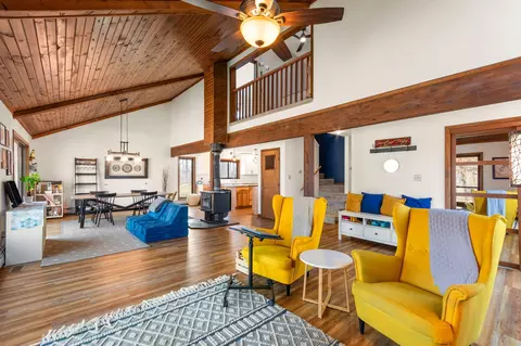 Living - 7149 Bayview Rd, Jackson, MI 49201 photo 3 of 5