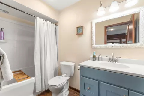 Bath - 7149 Bayview Rd, Jackson, MI 49201 photo 1 of 3
