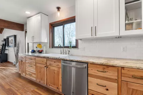 Kitchen - 7149 Bayview Rd, Jackson, MI 49201 photo 5 of 6