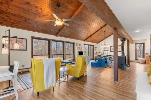 Living - 7149 Bayview Rd, Jackson, MI 49201 photo 2 of 5