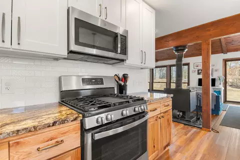 Kitchen - 7149 Bayview Rd, Jackson, MI 49201 photo 6 of 6