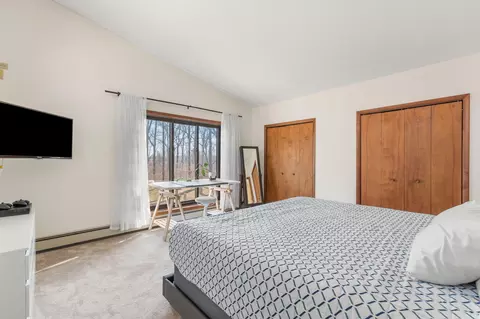 Bedroom - 7149 Bayview Rd, Jackson, MI 49201 photo 7 of 8