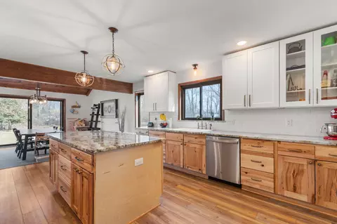 Kitchen - 7149 Bayview Rd, Jackson, MI 49201 photo 4 of 6