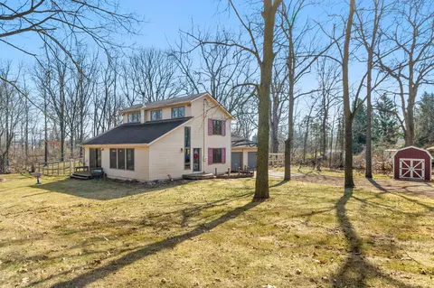 Exterior - 7149 Bayview Rd, Jackson, MI 49201 photo 8 of 10