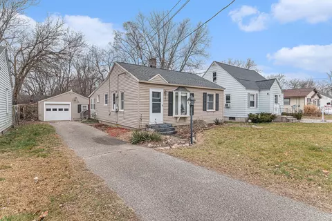 4507 Madison Ave SE, Kentwood, MI 49548