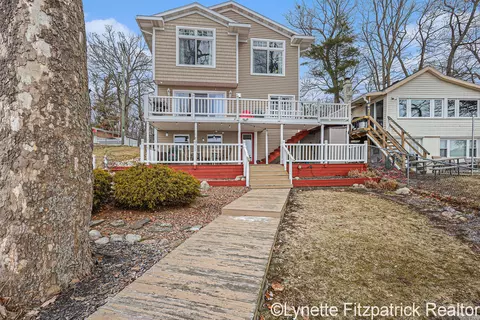 11964 Reyburn Dr NE, Sparta, MI 49345