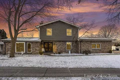 2011 Cherry Run Dr NW, Grand Rapids, MI 49504