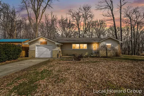 57565 Twin Lakes Rd, Cassopolis, MI 49031