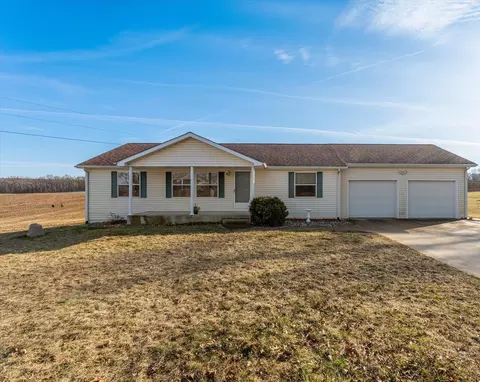 27997 Coulter St, Edwardsburg, MI 49112