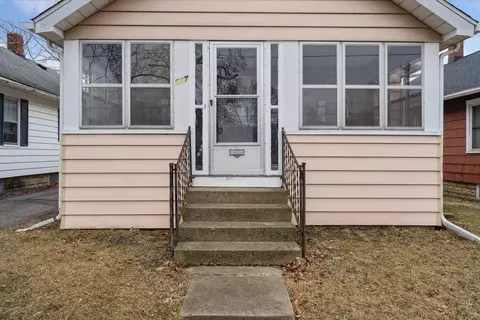 Exterior - 527 St Clair Ave, Jackson, MI 49202 photo 5 of 11