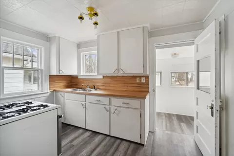 Kitchen - 527 St Clair Ave, Jackson, MI 49202 photo 3 of 3