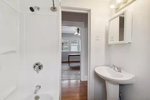 Bath - 527 St Clair Ave, Jackson, MI 49202 photo 4 of 4