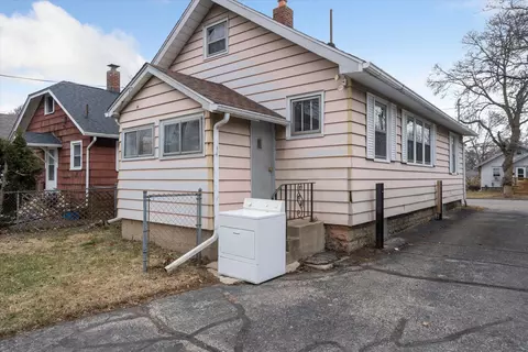 Exterior - 527 St Clair Ave, Jackson, MI 49202 photo 8 of 11