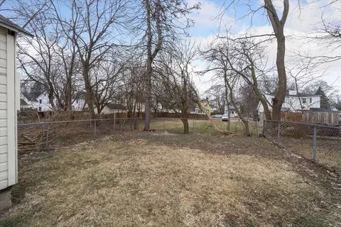 Exterior - 527 St Clair Ave, Jackson, MI 49202 photo 9 of 11