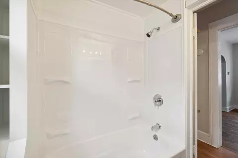 Bath - 527 St Clair Ave, Jackson, MI 49202 photo 3 of 4