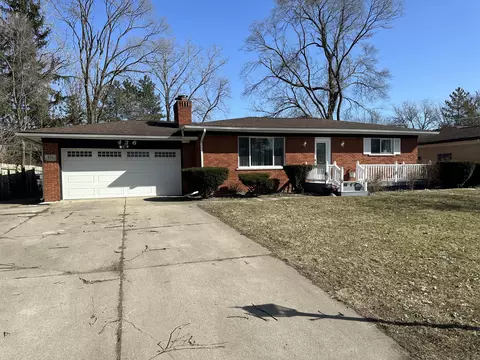 436 Candlestick Dr, Waterford, MI 48328