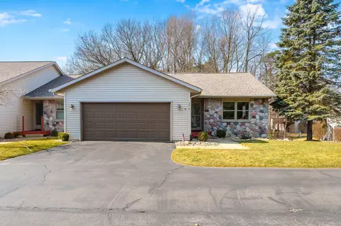 5918 Wood Valley Rd, Kalamazoo, MI 49009