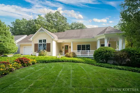 4470 Oak Arbor Dr NE #7, Grand Rapids, MI 49525