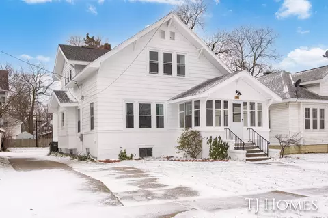 841 Washington Ave, Muskegon, MI 49441