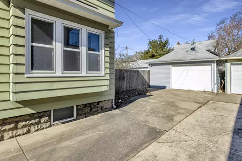 Exterior - 1216 Forest Ave, Jackson, MI 49201 photo 5 of 8