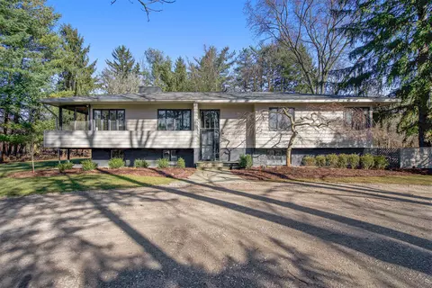 2972 Gale Rd, Ann Arbor, MI 48105