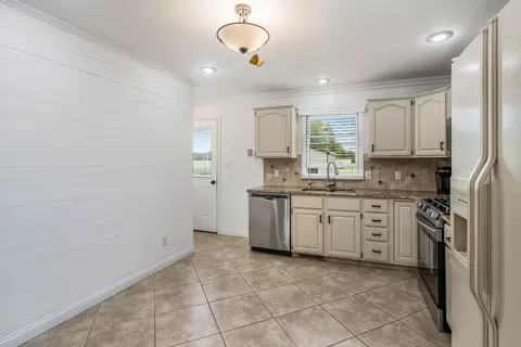 Kitchen - 51759 M-40, Marcellus, MI 49067 photo 3 of 3