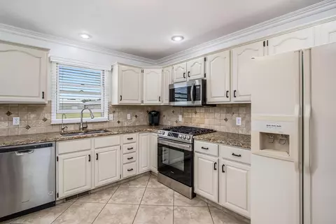 Kitchen - 51759 M-40, Marcellus, MI 49067 photo 2 of 3