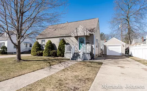 3049 Roosevelt Rd, Muskegon, MI 49441