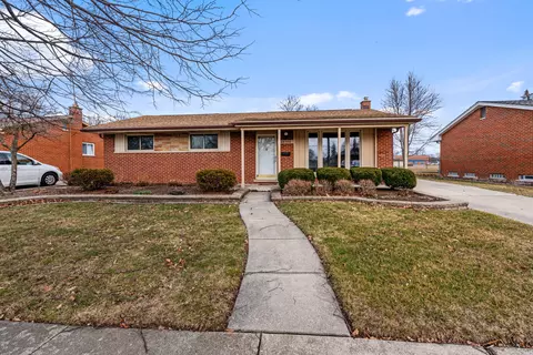 15700 Sunset St, Livonia, MI 48154