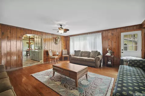 Living - 509 Morris Dr, Jackson, MI 49201 photo 3 of 5