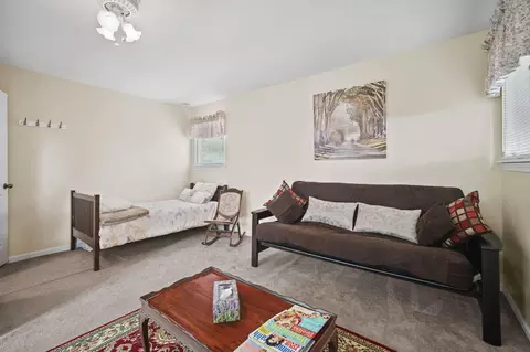 Living - 509 Morris Dr, Jackson, MI 49201 photo 5 of 5