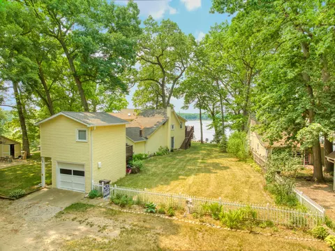 509 Morris Dr, Jackson, MI 49201
