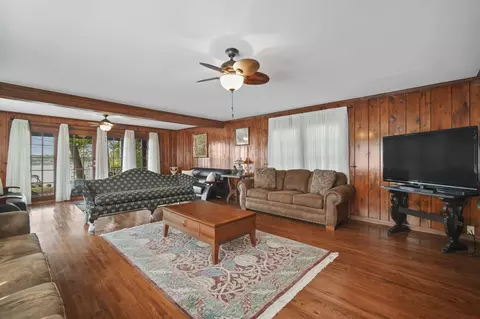 Living - 509 Morris Dr, Jackson, MI 49201 photo 2 of 5