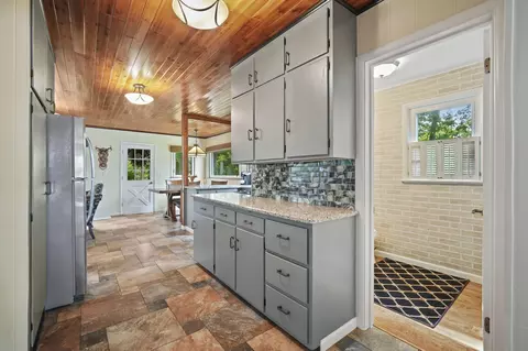 Kitchen - 509 Morris Dr, Jackson, MI 49201 photo 3 of 3